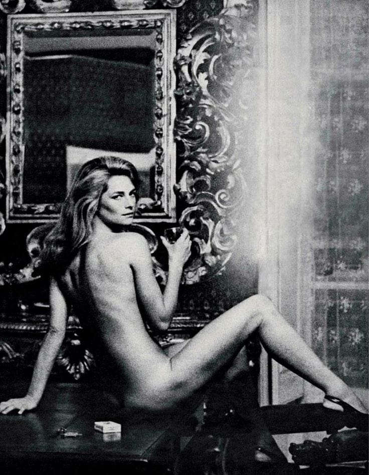a naked female photoshoot by helmut newton